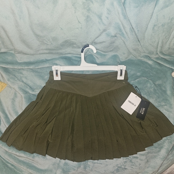 Olive Green Pleated Skirt - Picture 3 of 12